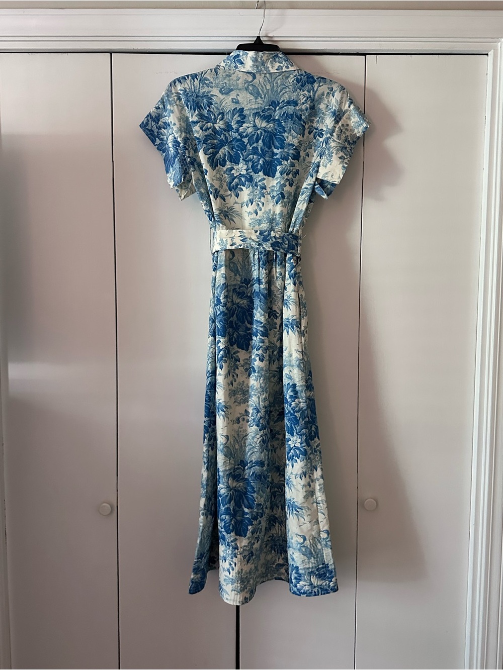 Tuckernuck Chloe Blue and Cream Floral Maxi Shirt Dress with Tie - Picture 3 of 3